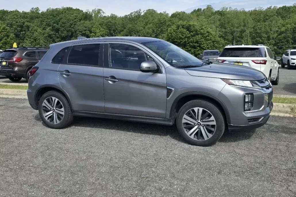 2024 Mitsubishi Outlander Sport ES photo 1
