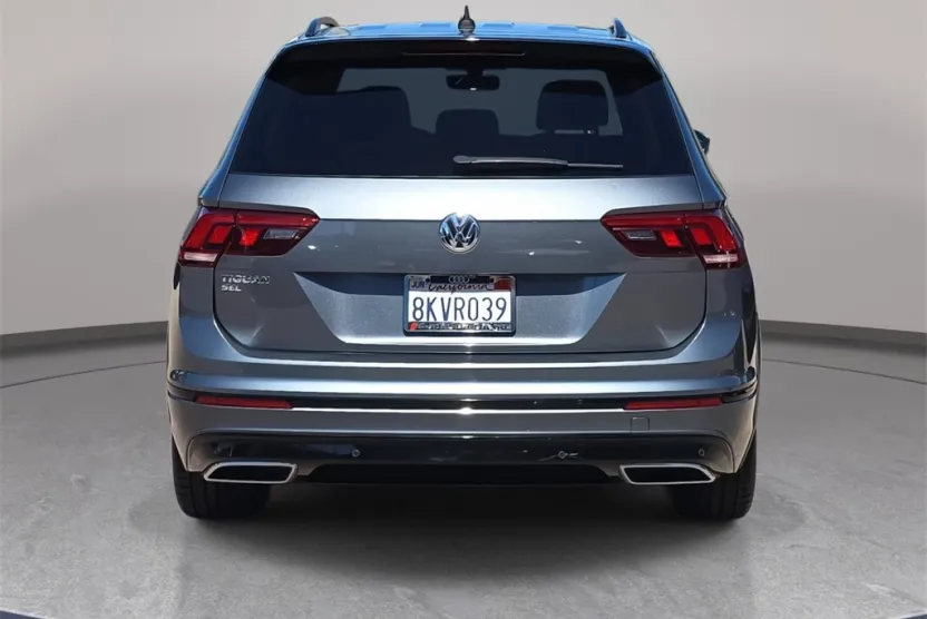 2019 Volkswagen Tiguan SEL R-Line photo 1