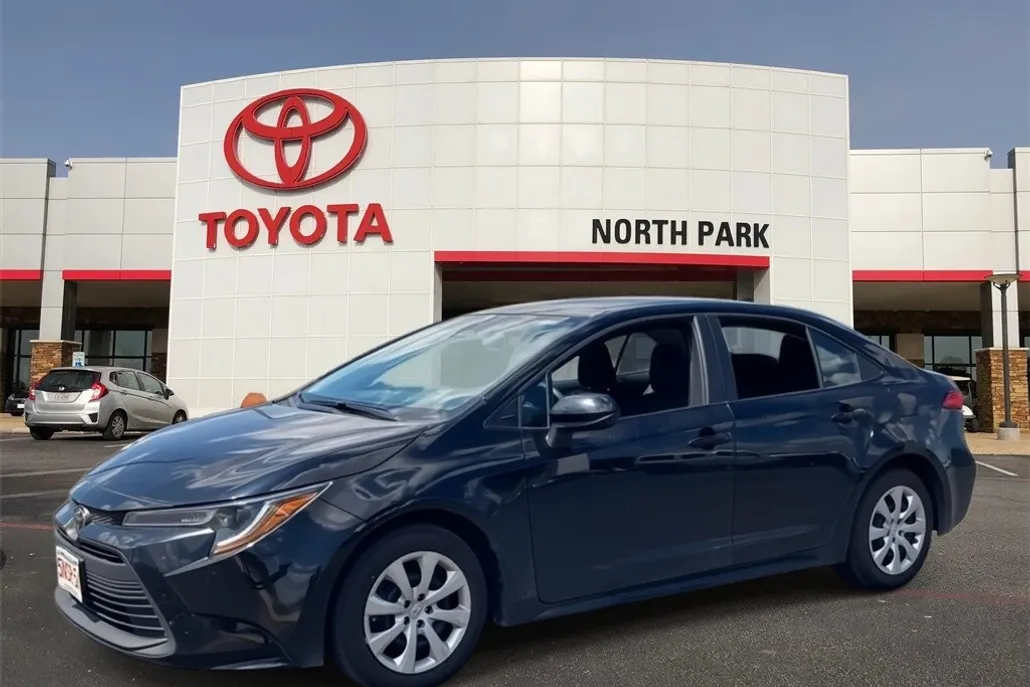 2024 Toyota Corolla LE photo 1