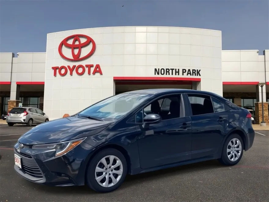 2024 Toyota Corolla LE photo 1