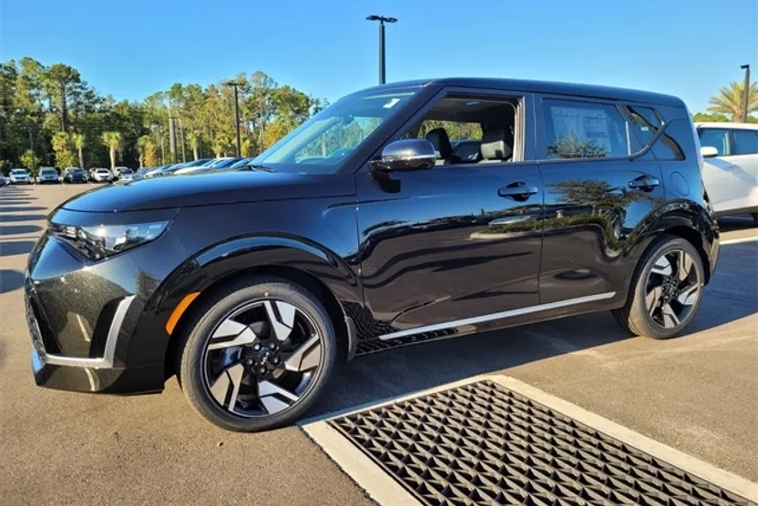 2025 Kia Soul GT-Line photo 1