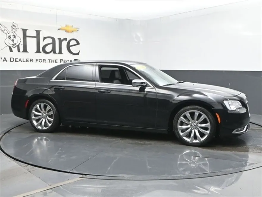 2021 Chrysler 300 Touring L photo 1