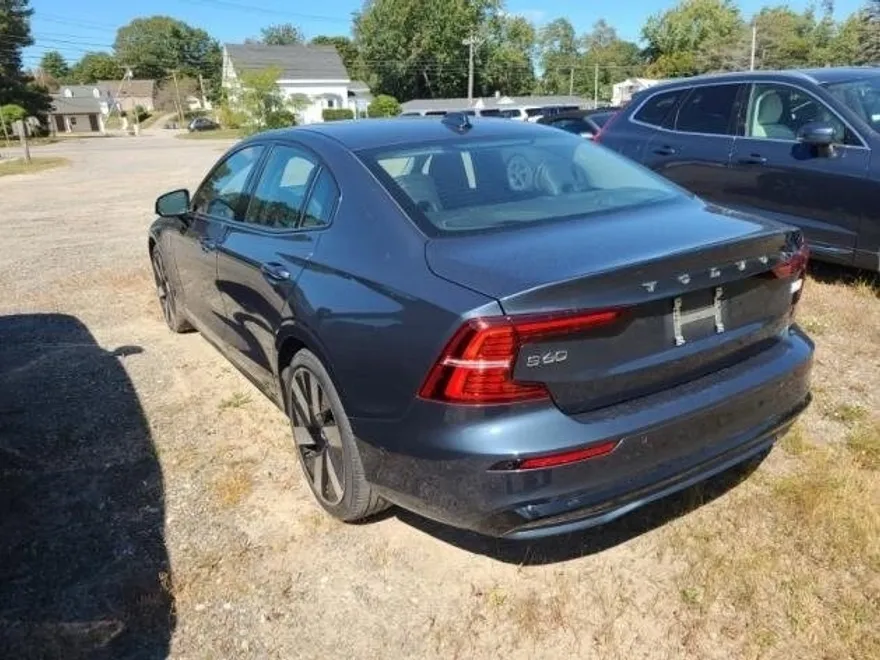 2023 Volvo S60 Recharge T8 Plus photo 1