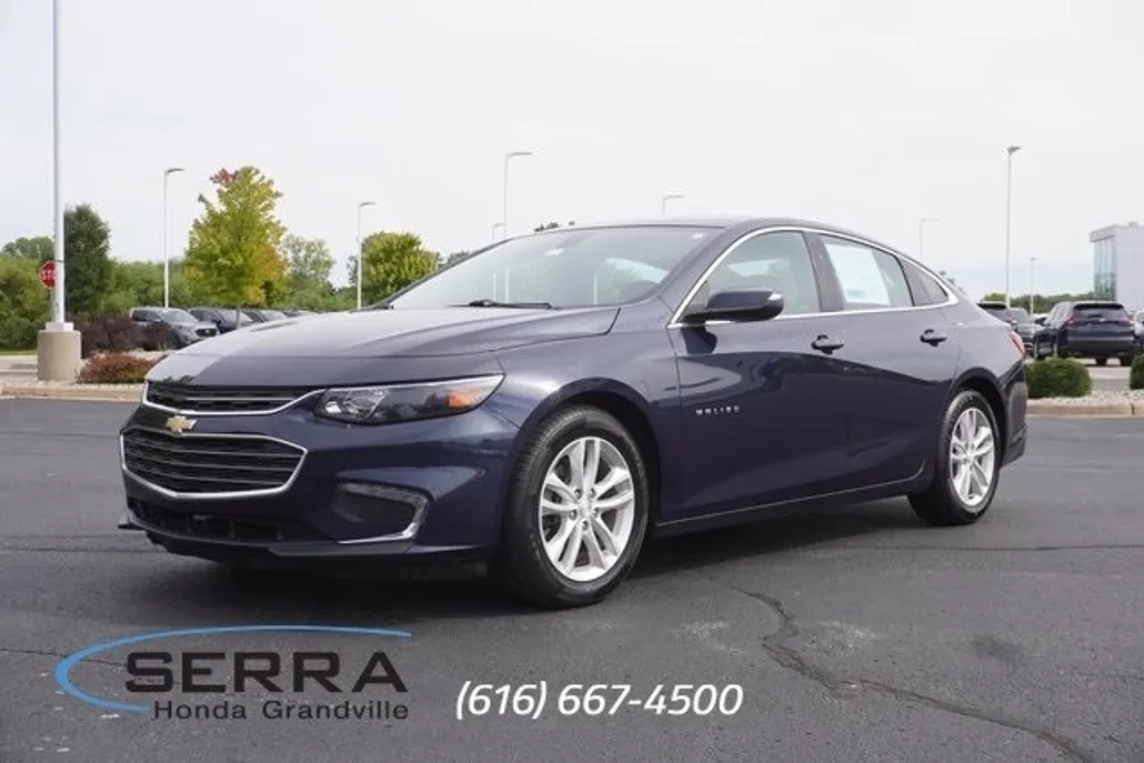 2017 Chevrolet Malibu 1LT photo 1