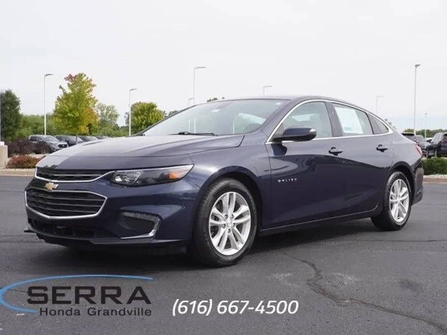 2017 Chevrolet Malibu 1LT photo 1
