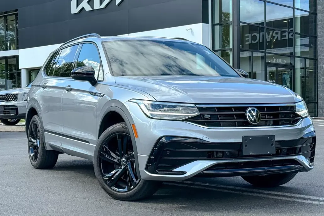 2023 Volkswagen Tiguan SE R-Line Black photo 1