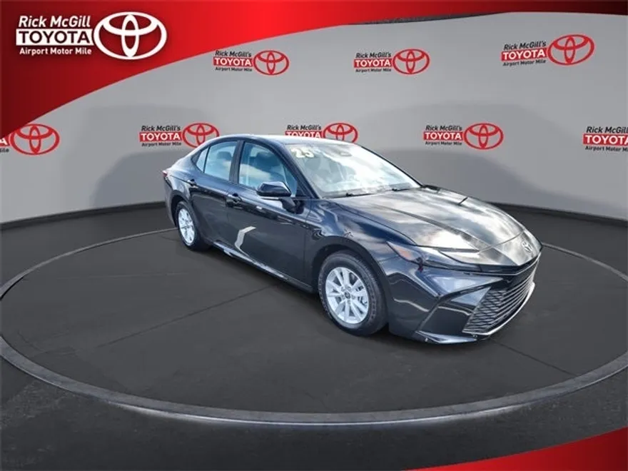 2025 Toyota Camry LE photo 1
