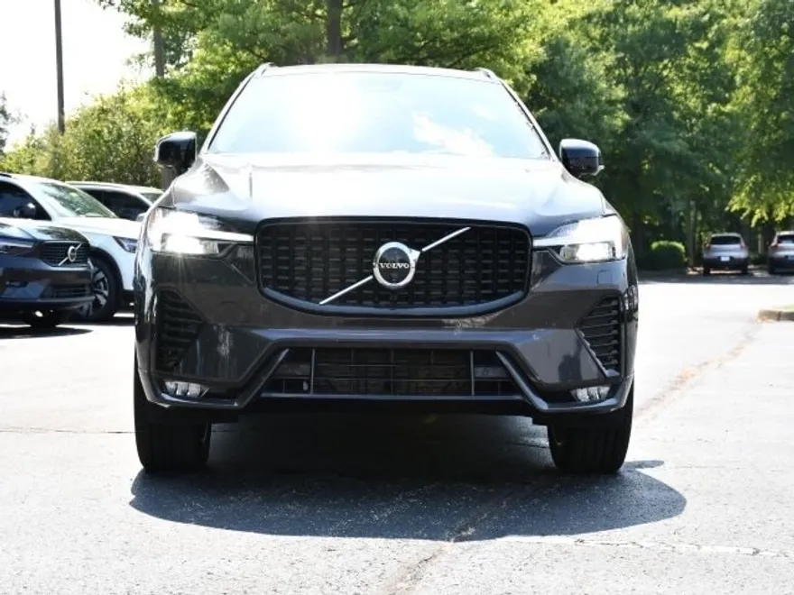 2024 Volvo XC60 B5 Plus photo 1