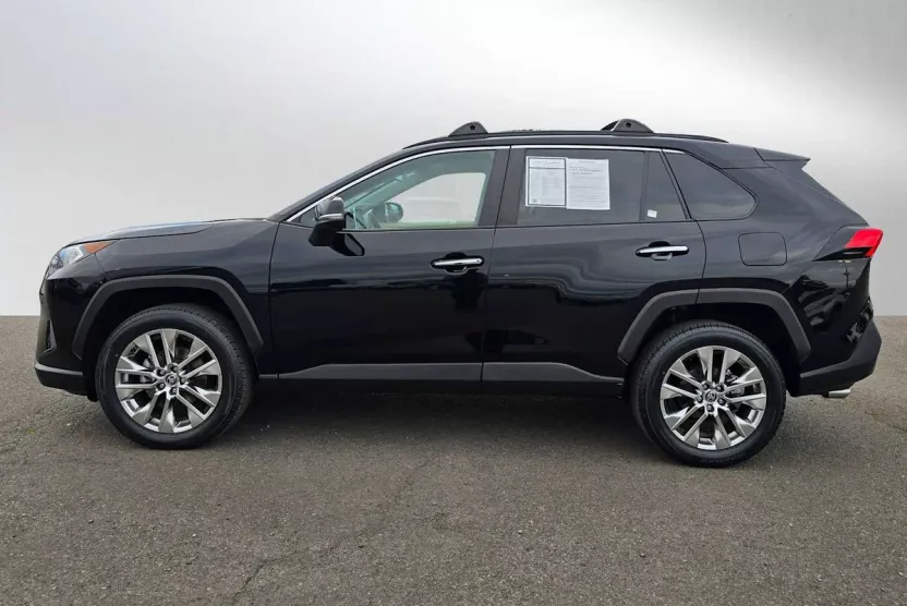 2021 Toyota RAV4 Limited photo 1