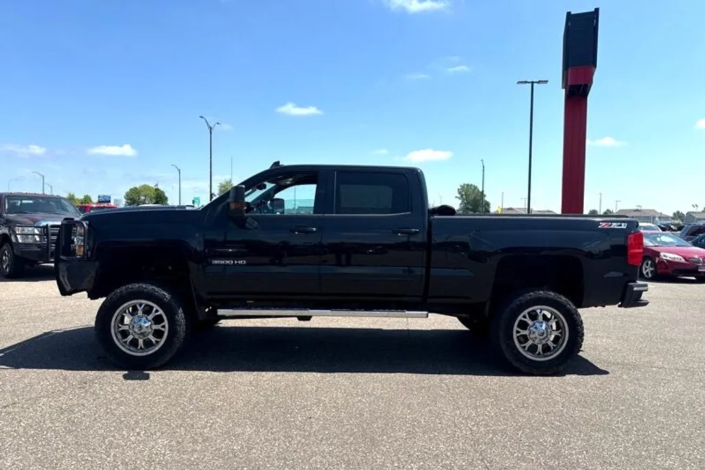 2016 Chevrolet Silverado 3500HD LT photo 1