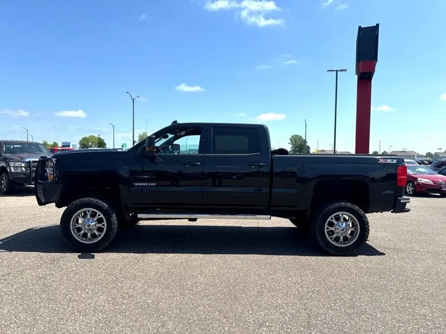 2016 Chevrolet Silverado 3500HD LT photo 1