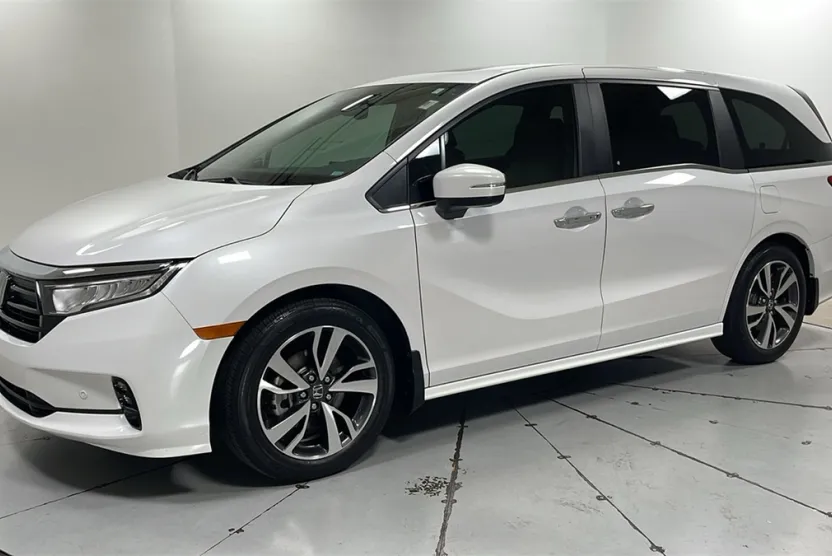 2024 Honda Odyssey Touring photo 1