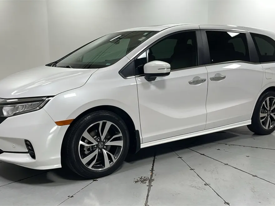 2024 Honda Odyssey Touring photo 1