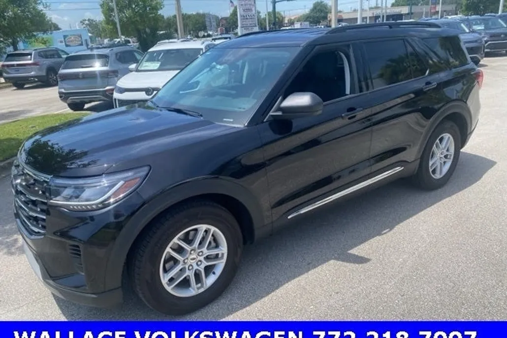 2025 Ford Explorer photo 1