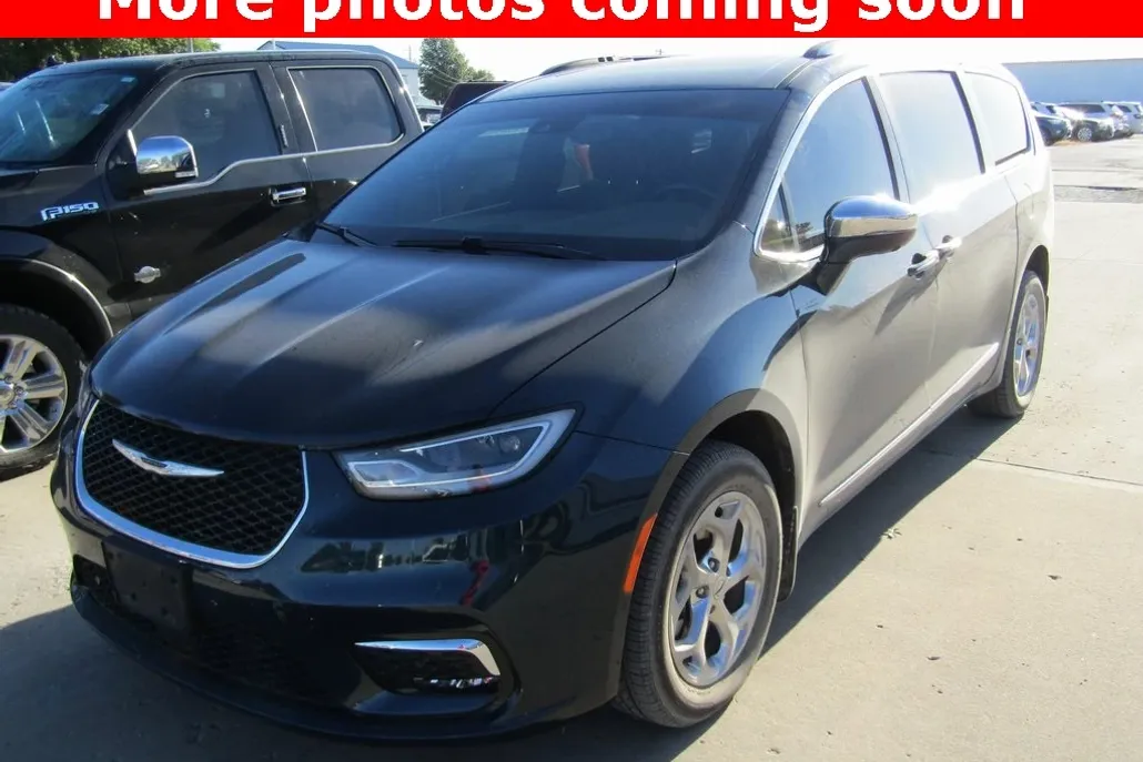 2021 Chrysler Pacifica Limited photo 1