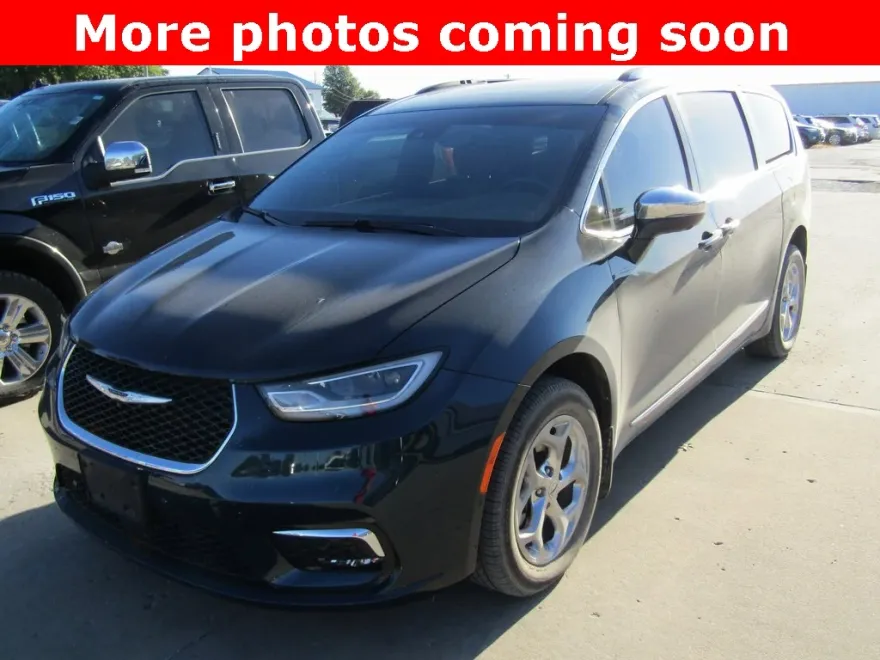 2021 Chrysler Pacifica Limited photo 1
