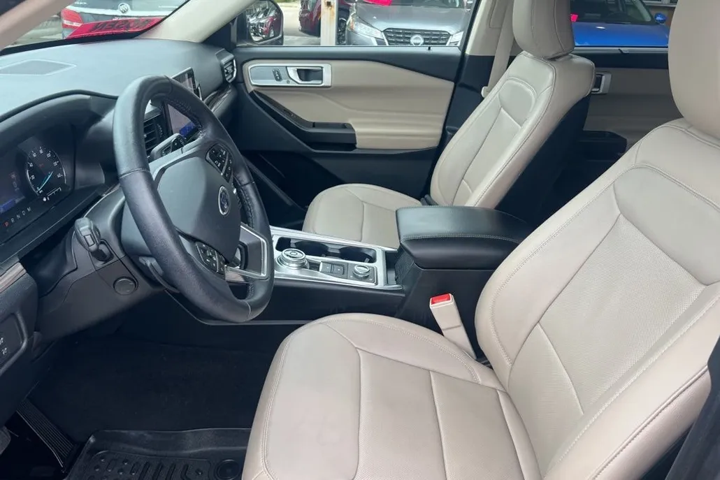 2020 Ford Explorer Limited photo 1