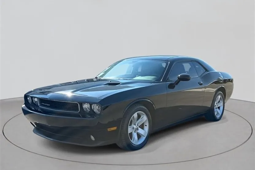 2013 Dodge Challenger SXT Plus photo 1