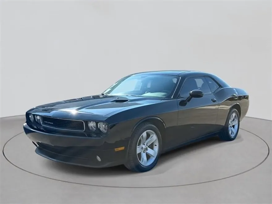2013 Dodge Challenger SXT Plus photo 1
