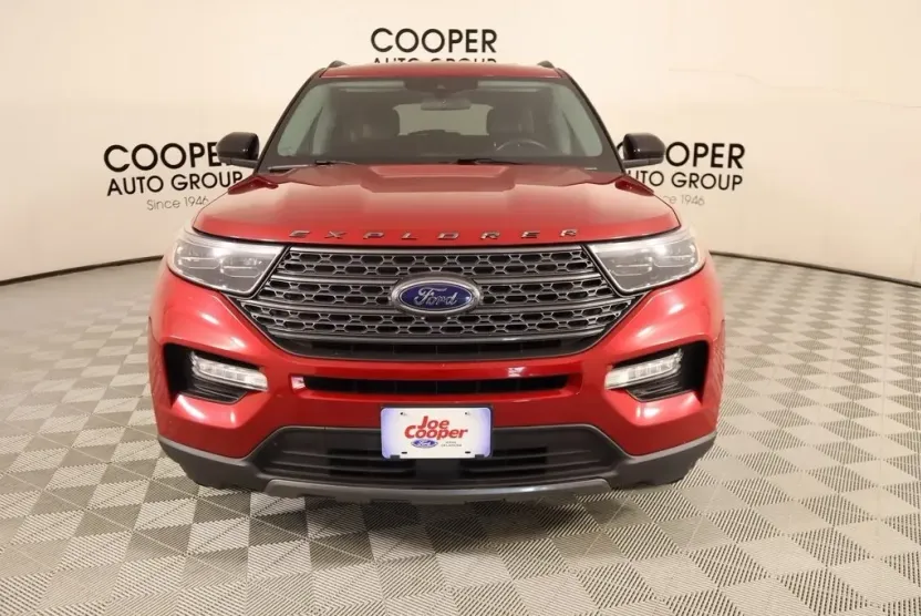 2023 Ford Explorer XLT photo 1