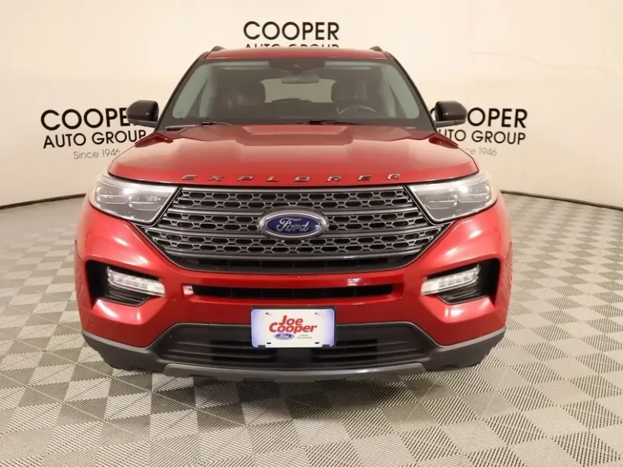 2023 Ford Explorer XLT photo 1