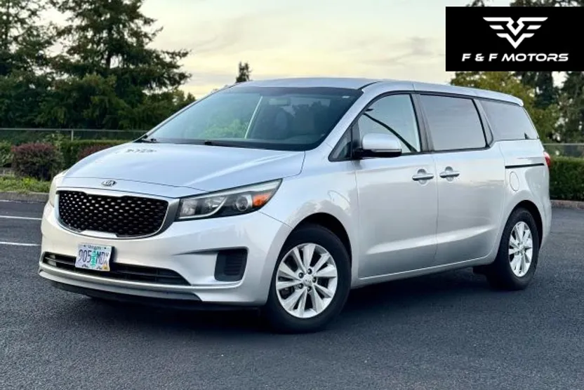 2015 Kia Sedona L photo 1