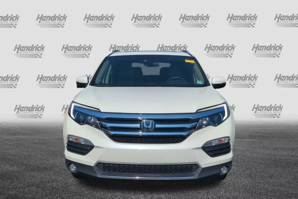 2017 Honda Pilot Touring photo 1
