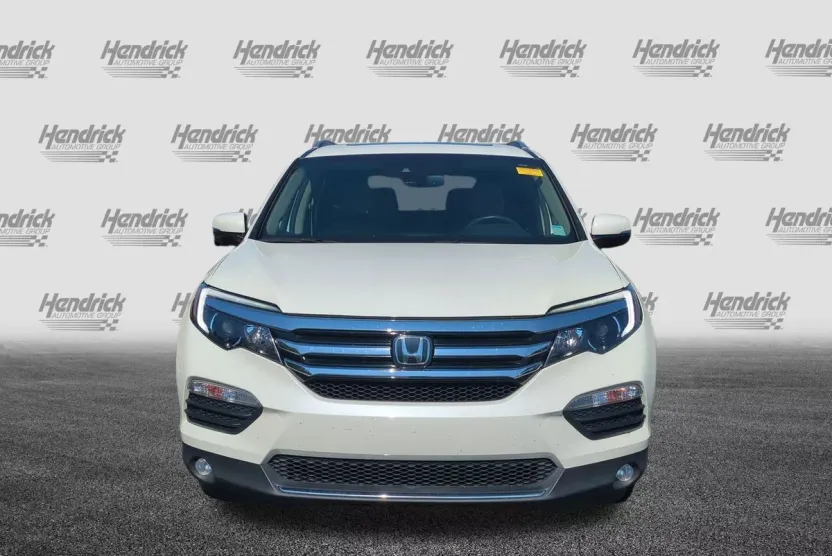 2017 Honda Pilot Touring photo 1