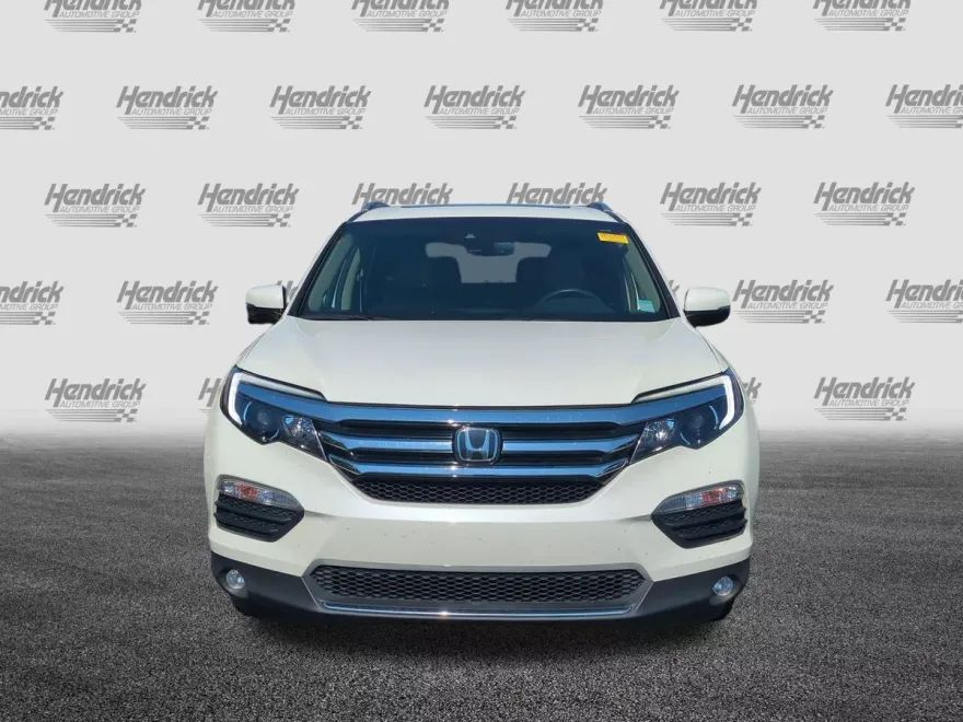 2017 Honda Pilot Touring photo 1