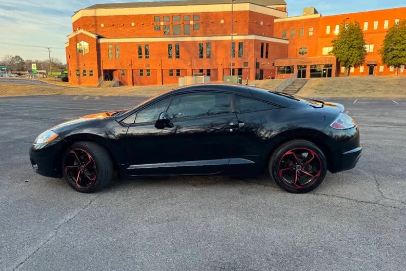 2011 Mitsubishi Eclipse GS photo 1