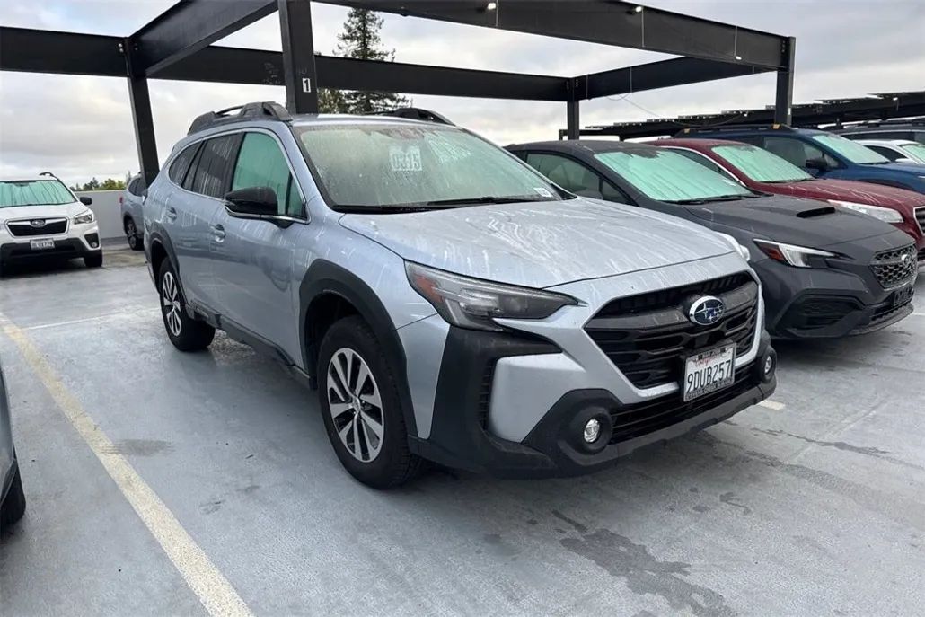 2023 Subaru Outback Premium photo 1