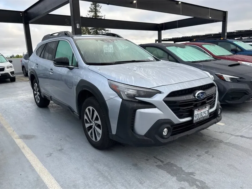 2023 Subaru Outback Premium photo 1