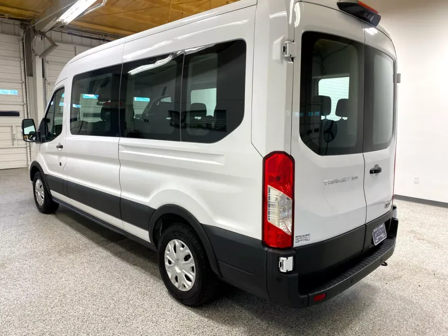 2021 Ford Transit Passenger XLT photo 1