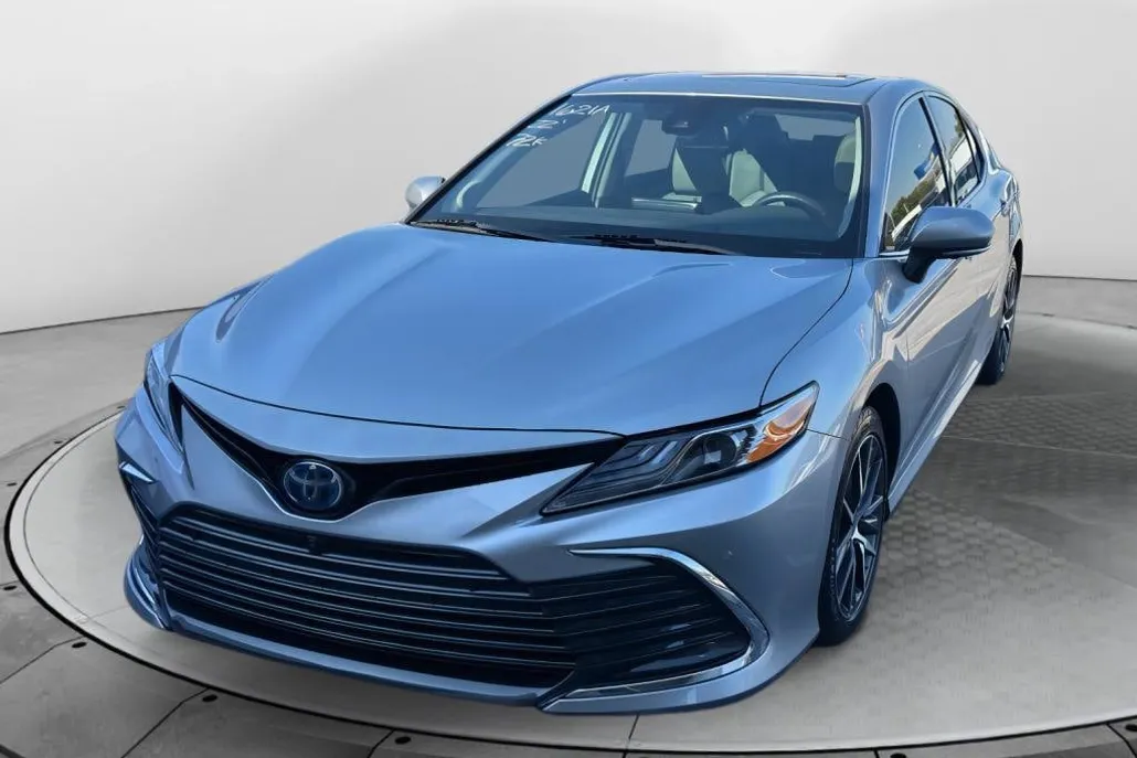 2022 Toyota Camry Hybrid XLE photo 1