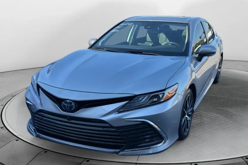2022 Toyota Camry Hybrid XLE photo 1