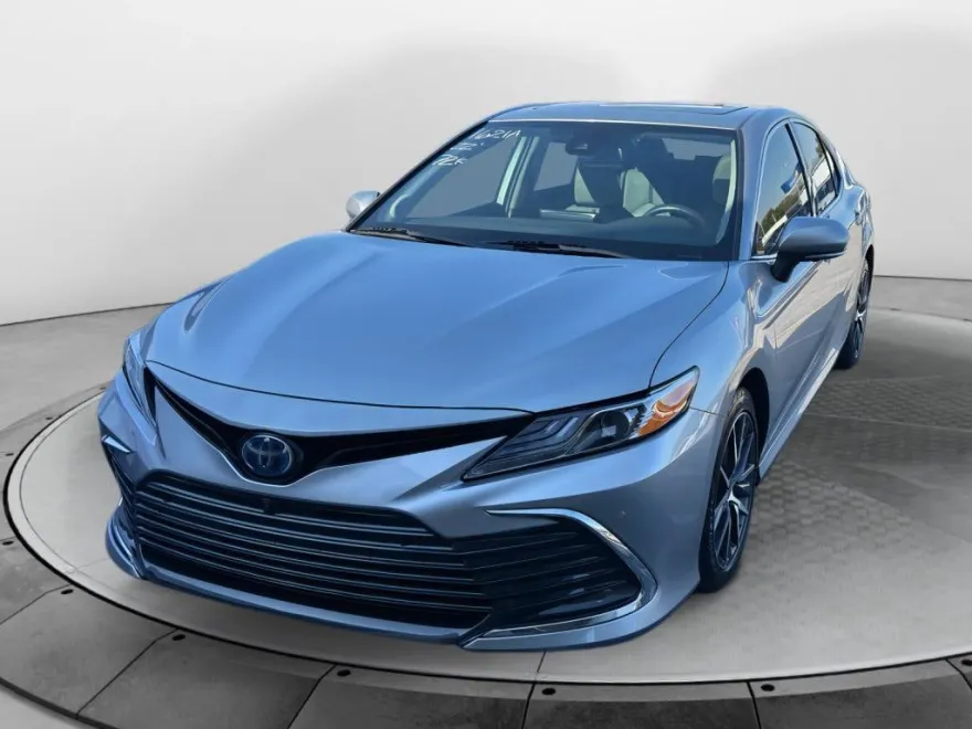 2022 Toyota Camry Hybrid XLE photo 1