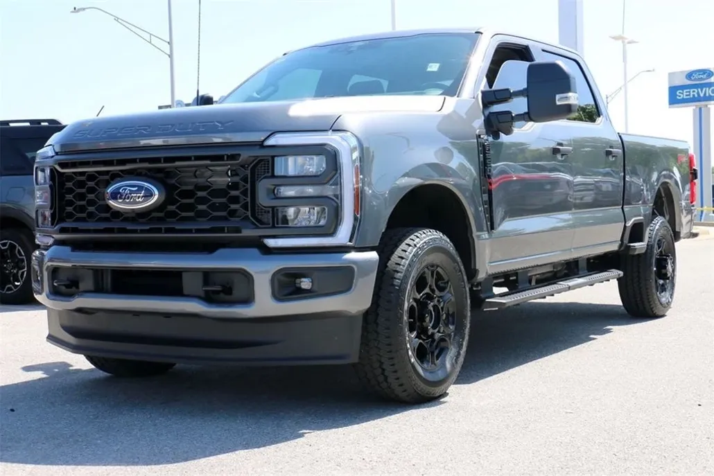 2025 Ford F-250 photo 1