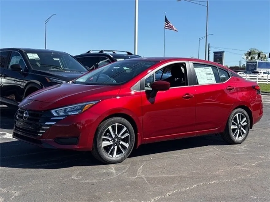 2025 Nissan Versa 1.6 SV photo 1