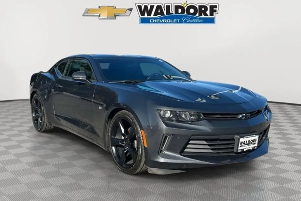 2018 Chevrolet Camaro 1LT photo 1