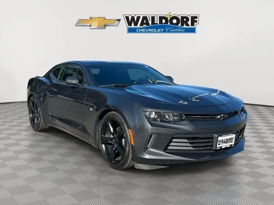 2018 Chevrolet Camaro 1LT photo 1
