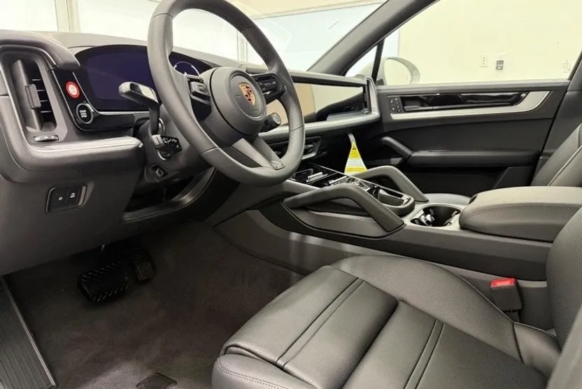 2025 Porsche Cayenne Base photo 1