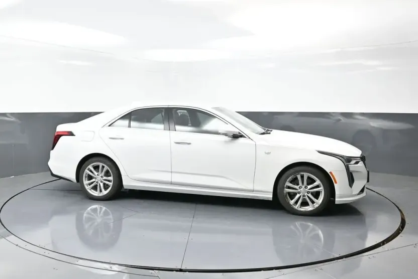 2024 Cadillac CT4 Luxury photo 1