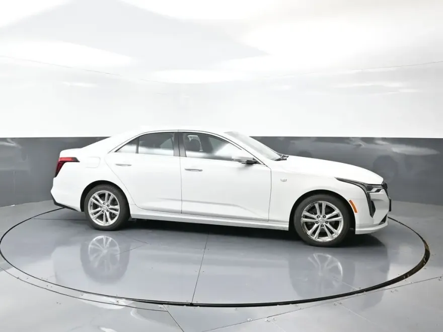 2024 Cadillac CT4 Luxury photo 1