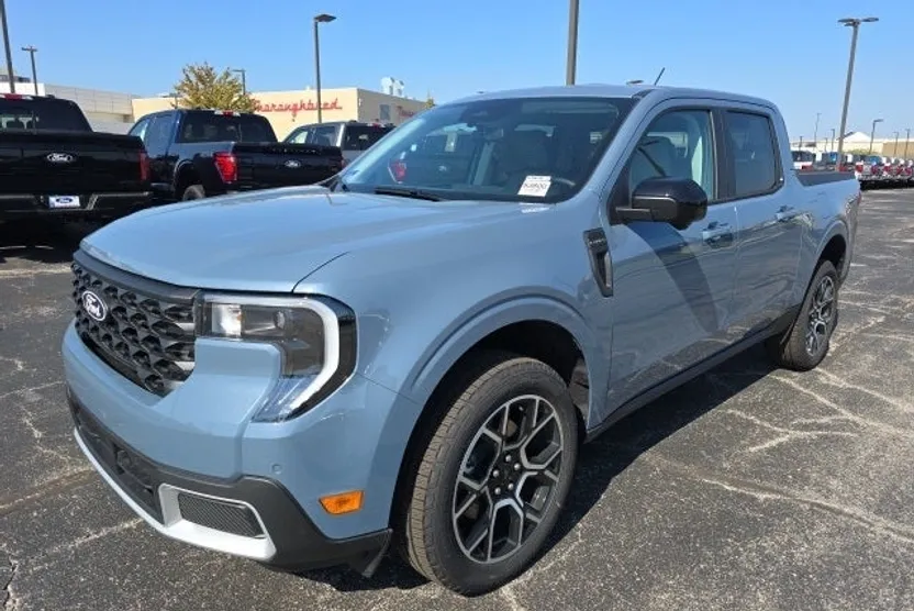 2025 Ford Maverick Lariat photo 1