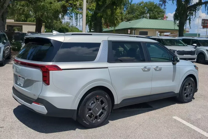 2026 Kia Carnival EX photo 1