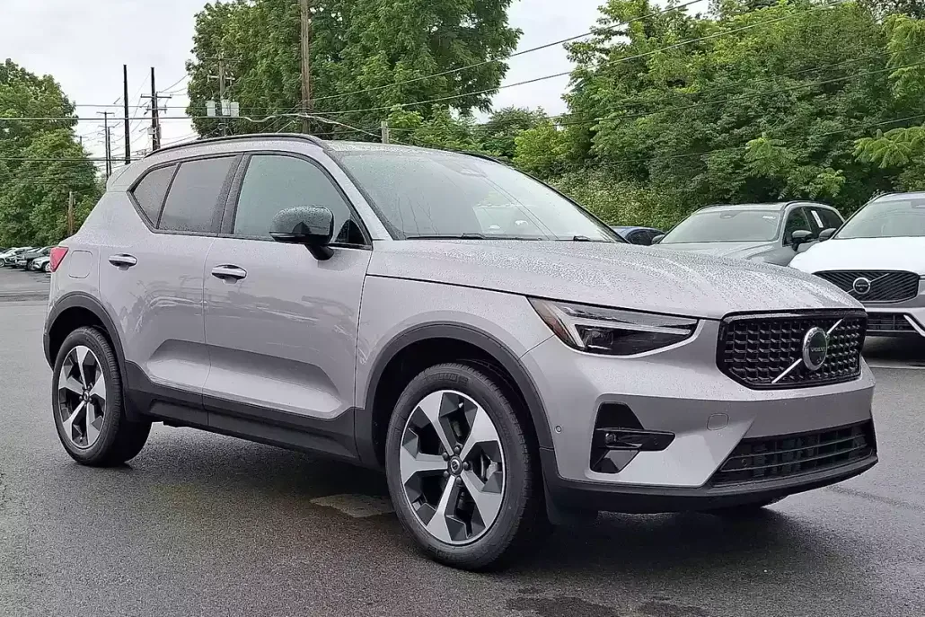2026 Volvo XC40 Plus photo 1