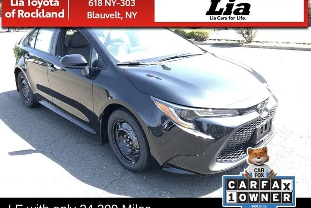 2022 Toyota Corolla LE photo 1