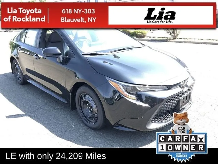 2022 Toyota Corolla LE photo 1