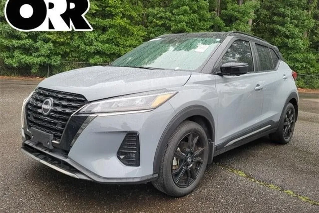 2022 Nissan Kicks SR photo 1
