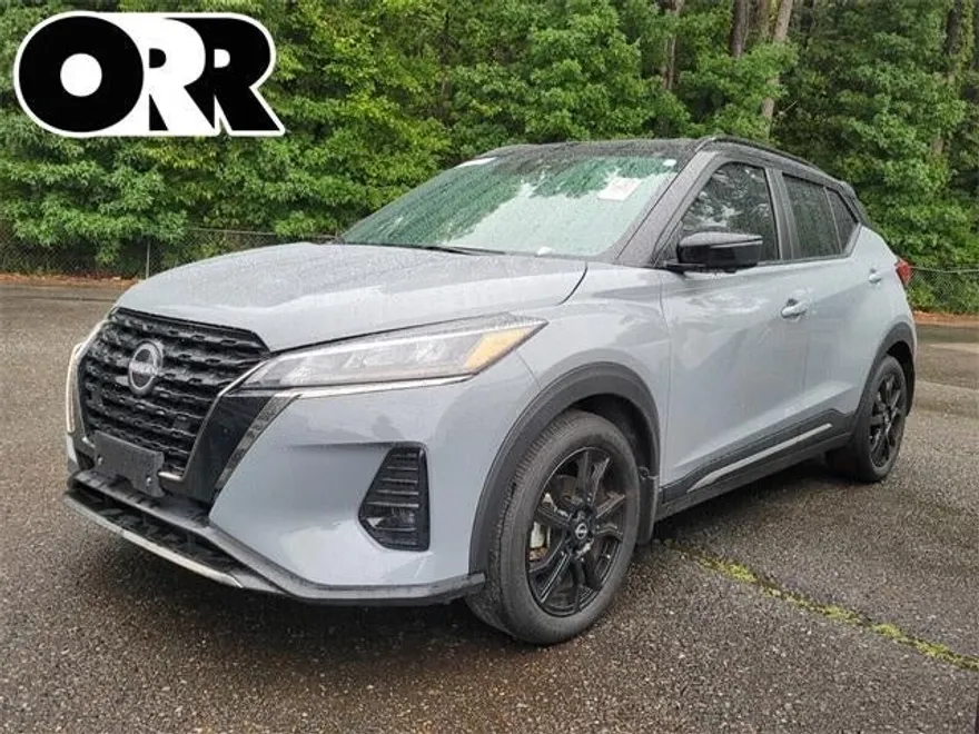 2022 Nissan Kicks SR photo 1